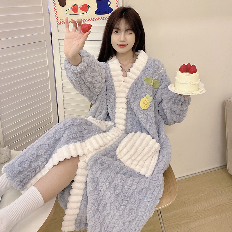 Pajamas for women in winter, coral velvet pajamas for women in winter, pajamas for women in winter, long plush bathrobes for women in winter, and thickened home clothing