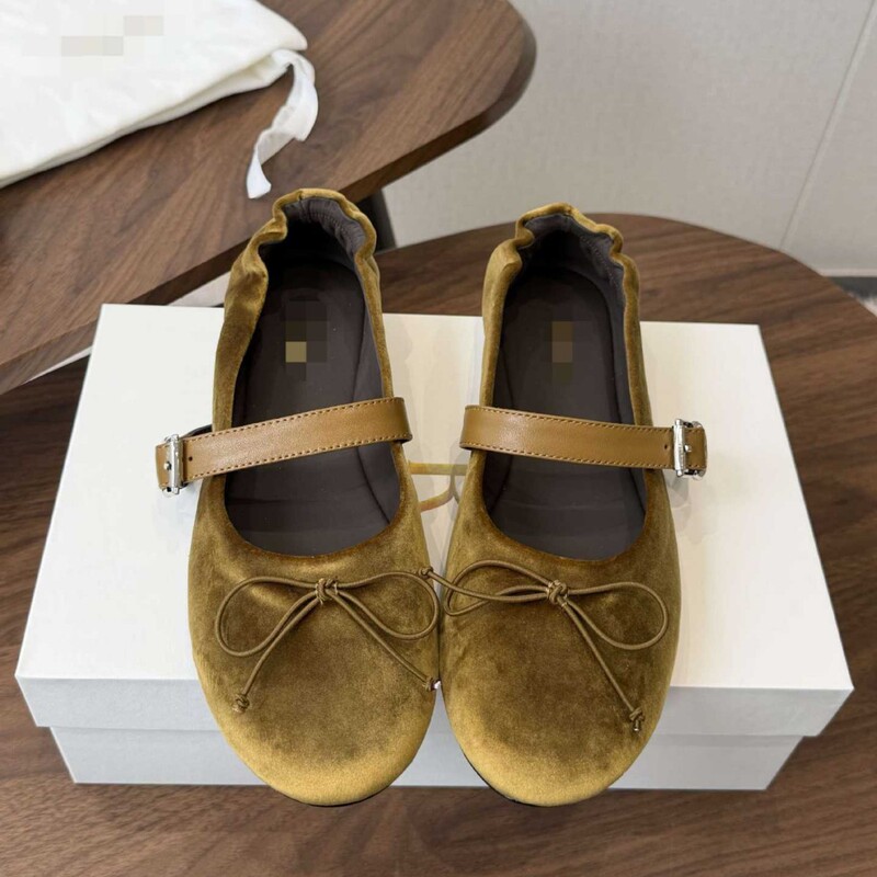 2026 new ballet flats with bow detail, Mary Jane style, simple and versatile, shallow toe design