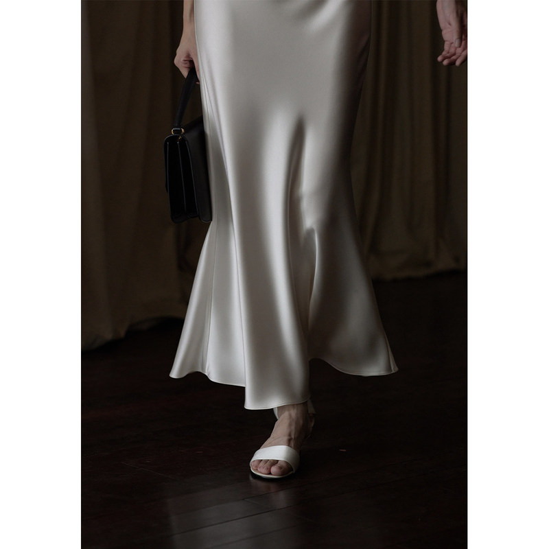 Comuse Memory Japanese Imported Triacetate Water Ripple Satin 45-Degree Bias-Cut Solid Color Long Skirt Comuse Memory Japanese Imported Triacetate Water Ripple Satin 45-Degree Bias-Cut Solid Color Long Skirt