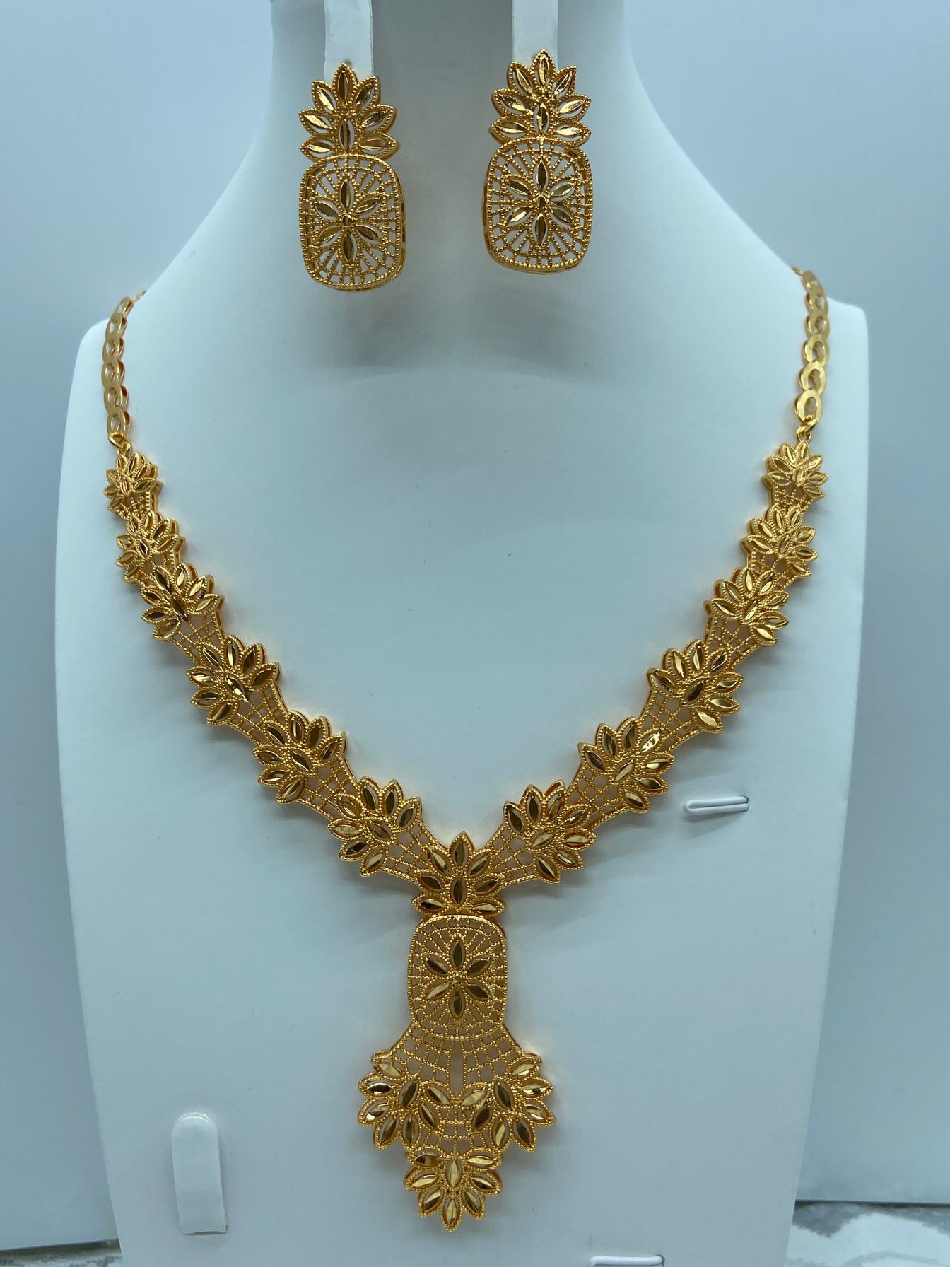 Transfronterizos de moda retro de Oriente Medio conjunto de joyería collar pendientes de boda banquete de bronce de lujo joyería dorada mujer