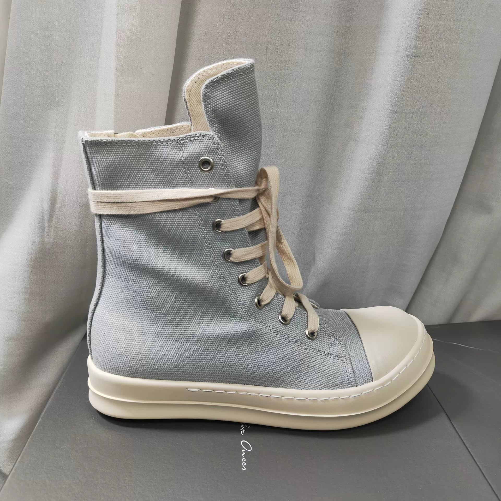 Unisex platform canvas high-top sneakers detail 12