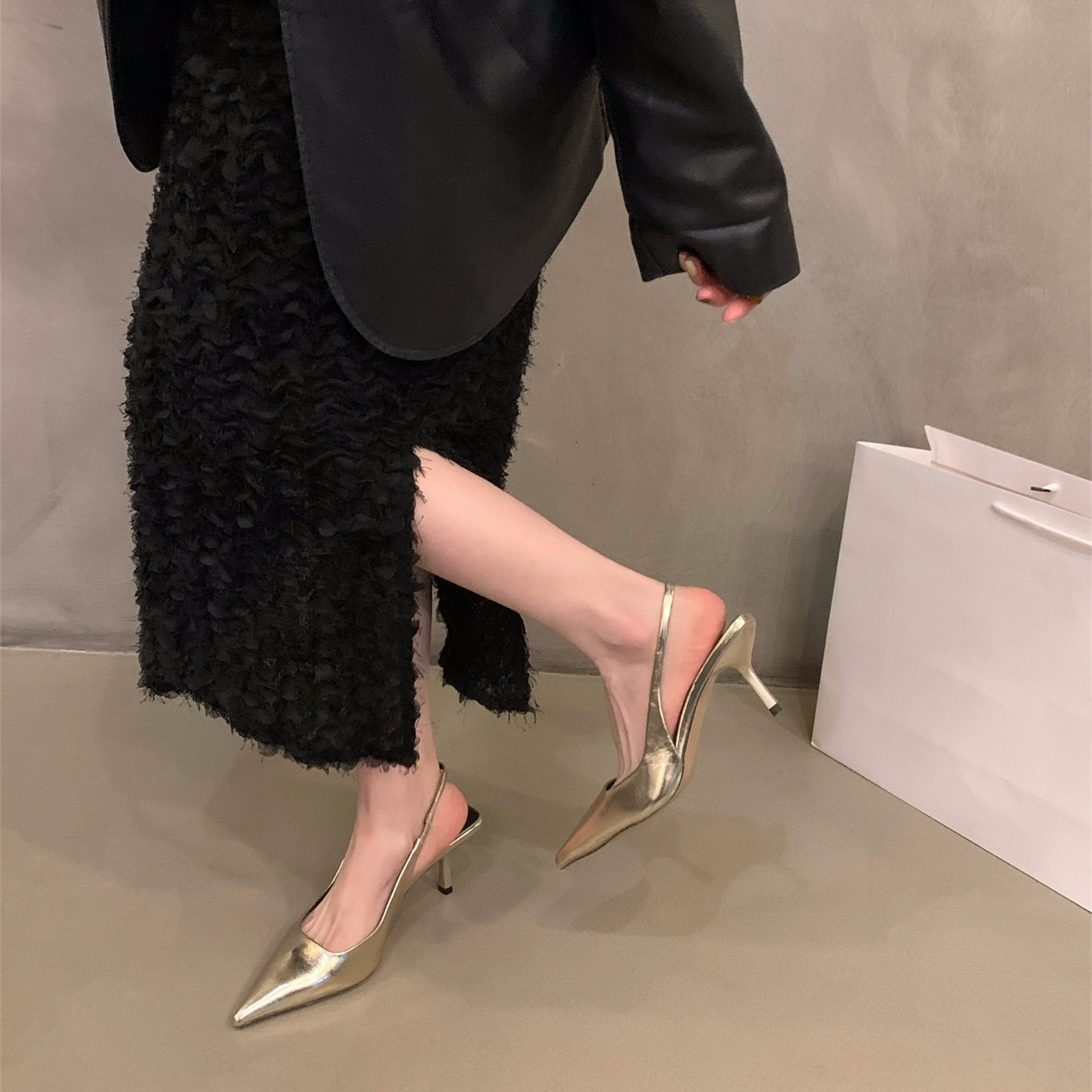 Нишевые французские темпераментные золотые босоножки фея обувь 2025 новый весенний летний остроконечный туфли на высоком каблуке одиночные туфли