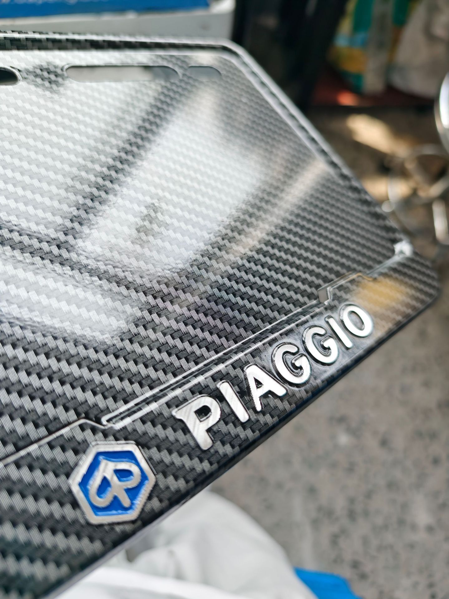 Domestic Motorcycle Aluminum Alloy License Plate Frame with Imitation Carbon Fiber Texture and Three-Dimensional License Plate Holder