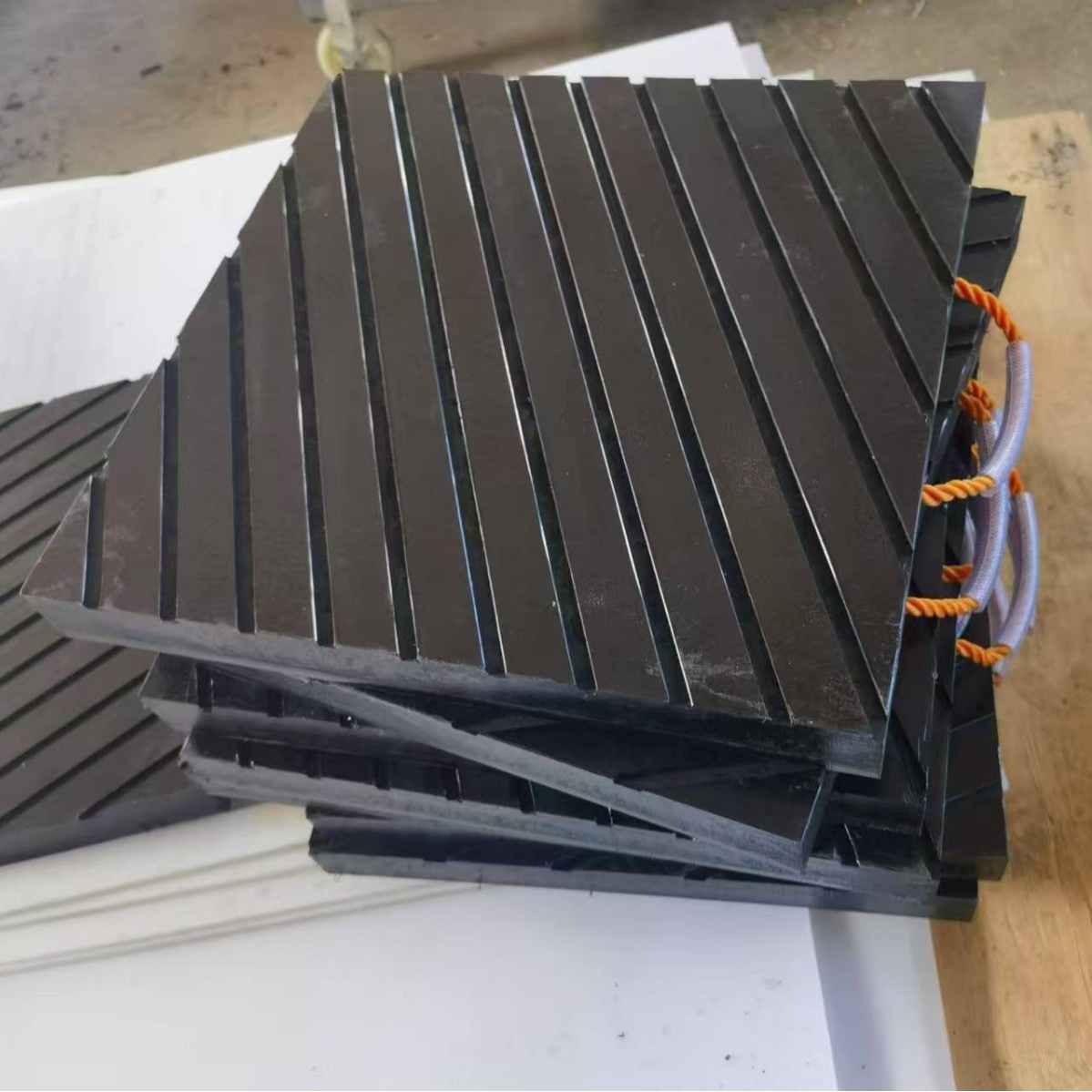 吊车支腿垫板厂家加工抗压耐磨起重机垫块三一徐工中联泵车垫板块