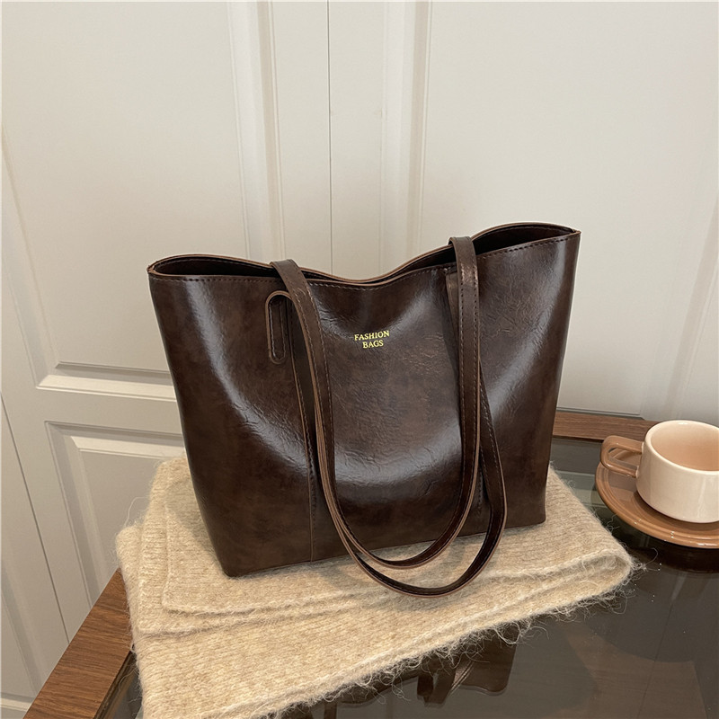 Cross-Border Oil Leather Large-Capacity Tote Bag for Women 2025 New Retro Fashion Commuter Shoulder Bag Versatile Armpit Bag