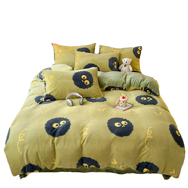 Cama de dibujos animados de leche de seda de cuatro piezas 2026 nueva sábanas de seda de coral de otoño y invierno cubierta de colcha de cama de tres piezas