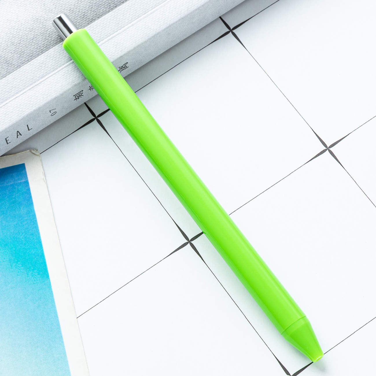 Pluma de plástico de color macarón simple examen de estudiantes pincel bolígrafo se puede imprimir logotipo de exhibición de regalos bolígrafo publicitario