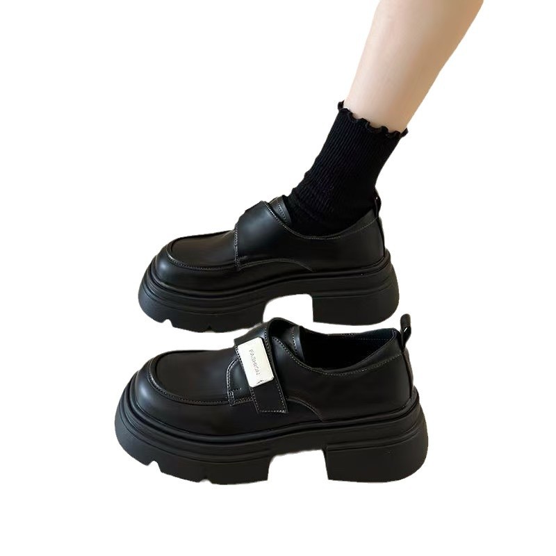 Zapatos de cuero pequeños de estilo británico para mujer otoño 2025 nuevo estilo primavera y otoño retro todo-fósforo con falda de fondo grueso Love zapatos individuales