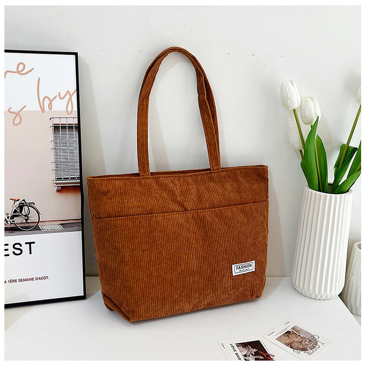 The fashionable and retro bucket bag for women, the new large-capacity versatile crossbody bag for women, and the trendy and elegant tote bag for women are selling well undefined