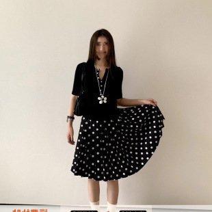 ���Ә����ă��͹Ų��c���ް���ȹŮ�ļ����������@�ݚ��|�ٴ���ȹ