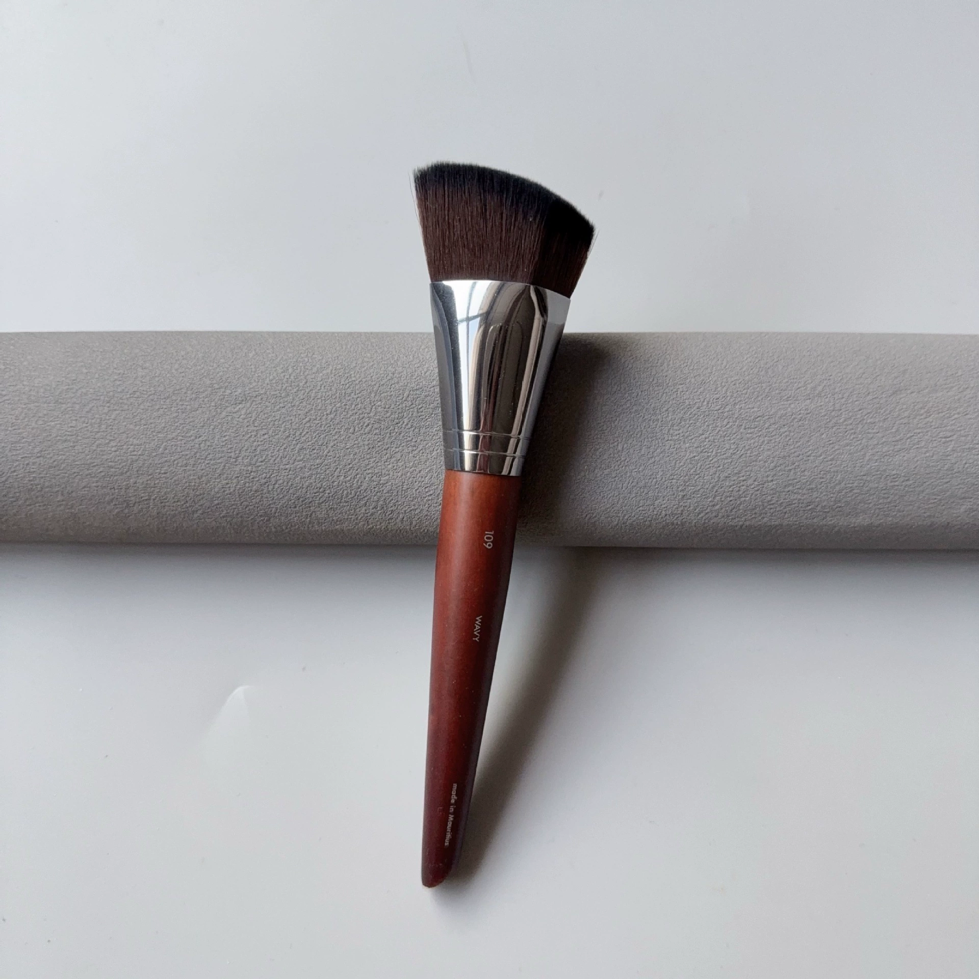 Brush, face blush, foundation, highlighter, eye pencil, full set