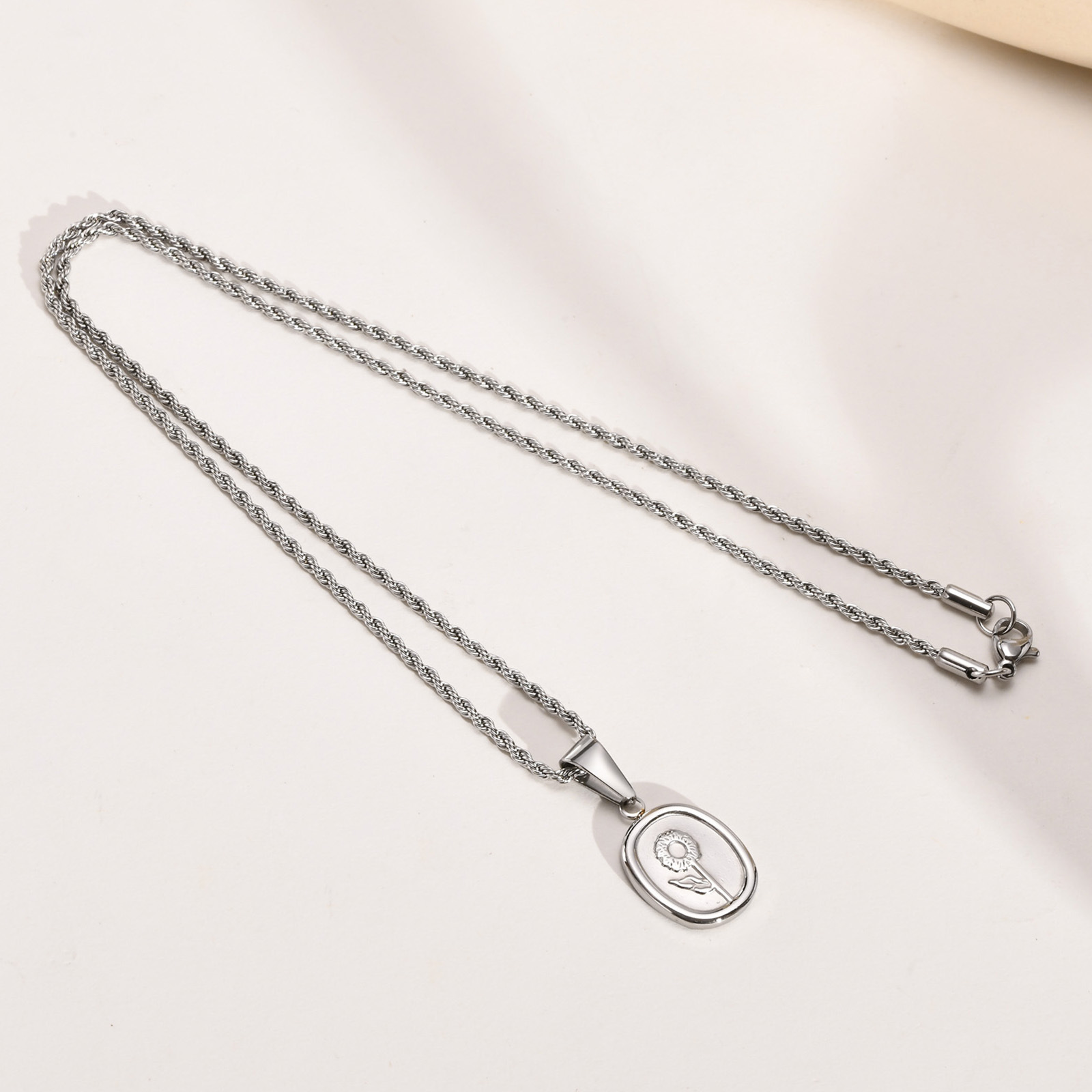 Fashion Flower Stainless Steel Necklace Plating Stainless Steel Necklaces display picture 4