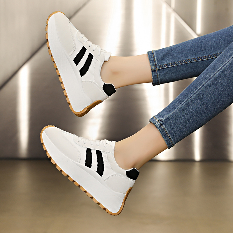 Zapatos de mujer con suela gruesa primavera nuevos zapatos de mujer transpirables de malla tejidos con suela gruesa de altura zapatos de viaje versátiles