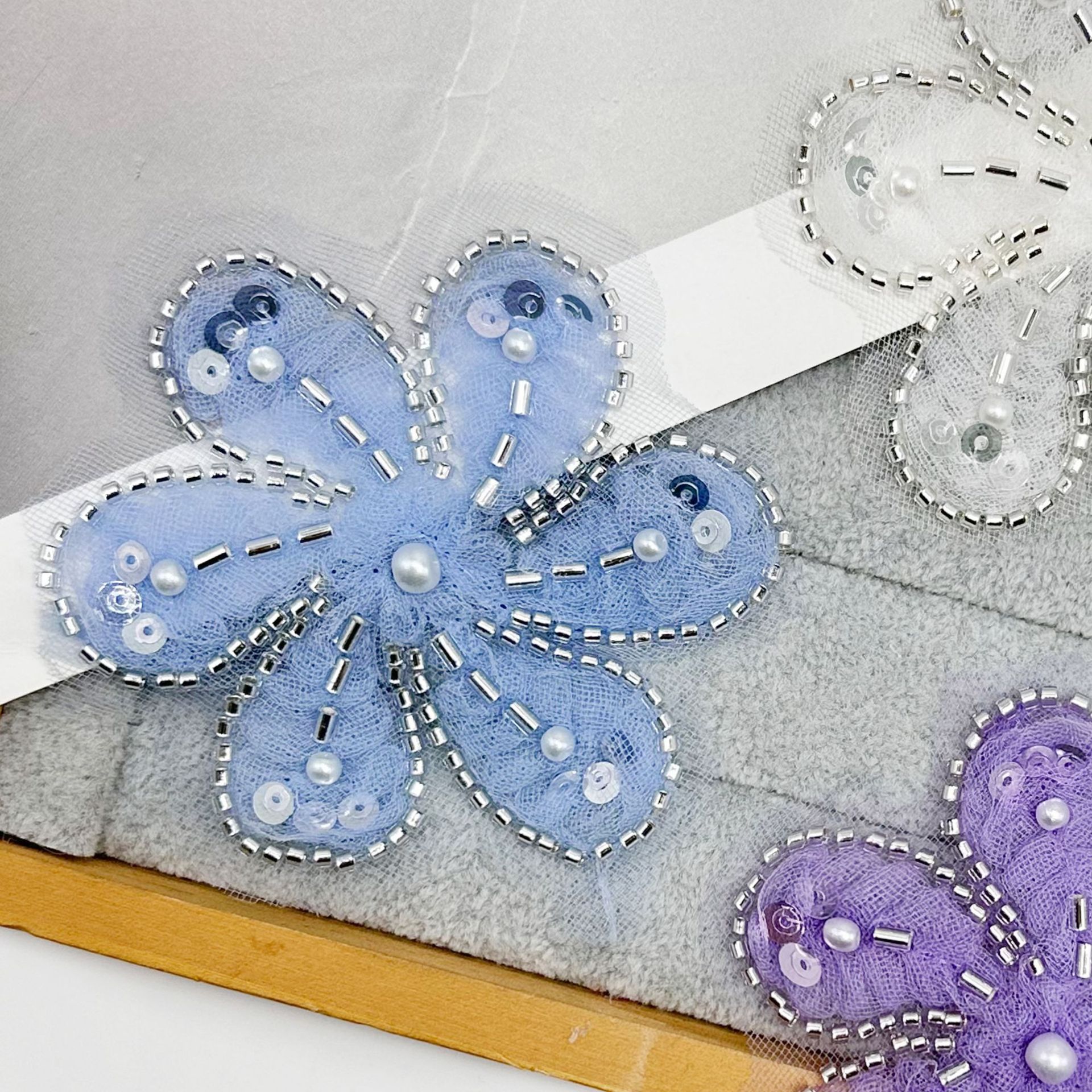Pequeñas flores de clavos de cuentas bordadas parches dulces de novia multicolor zapatos sombreros ropa infantil plumón accesorios de decoración image 7