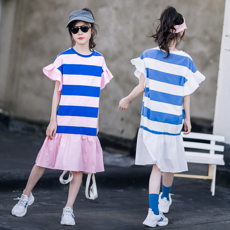 Las niñas se visten 2023 verano nuevos niños medianos y grandes con volantes de longitud media a rayas coreanas una línea de falda Niña