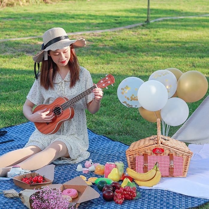 Fábrica en stock de cestas de mano de sauce para viajes con cubierta de cubierta pastoral ins cestas de picnic al aire libre