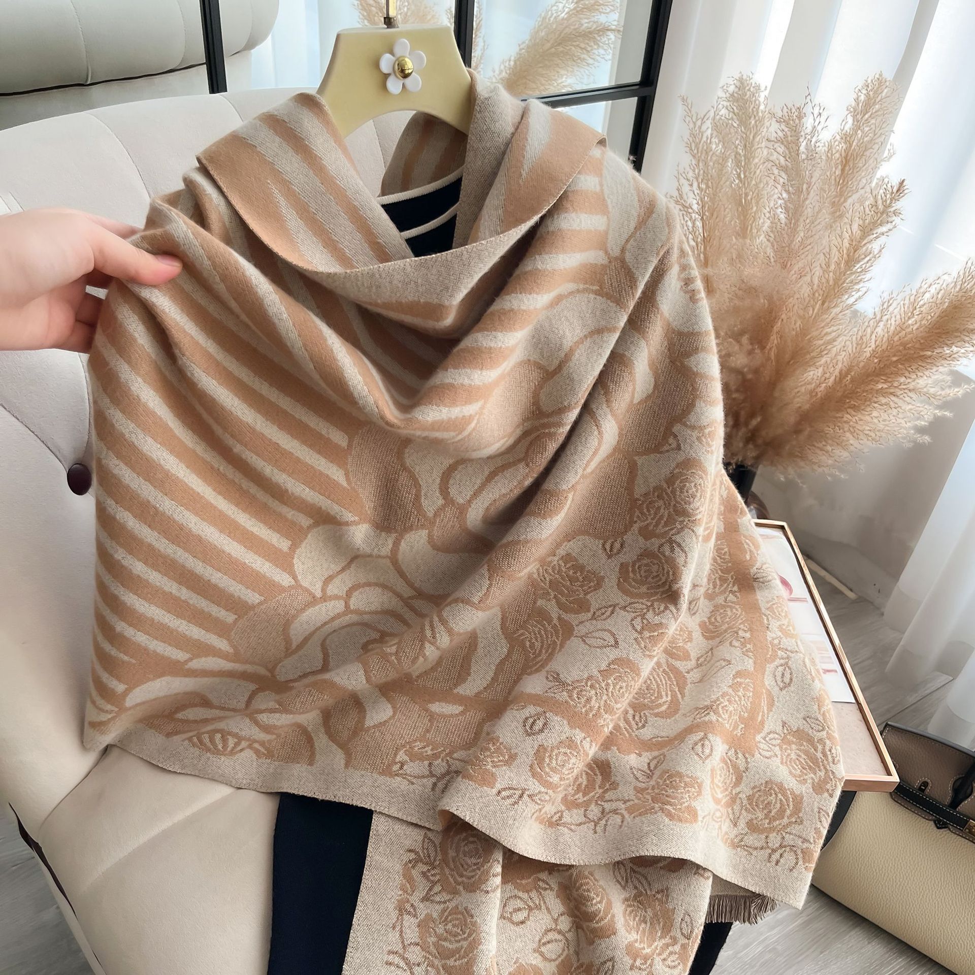 2024 color coreano camellia imita bufandas de cachemira moda de otoño y invierno para viajar con alta sensación de calentamiento buñuelo