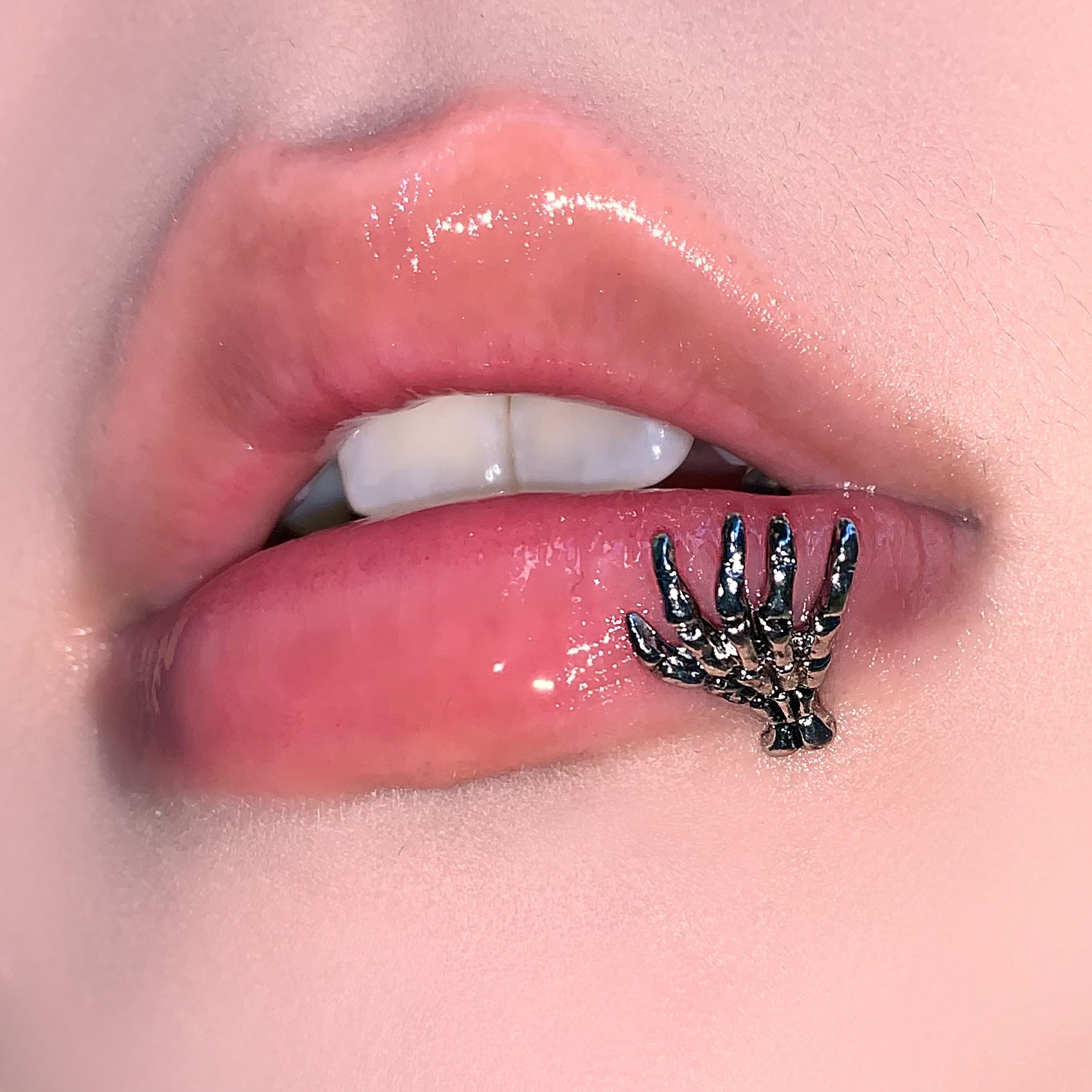 Silver pointed spike labret stud material detail