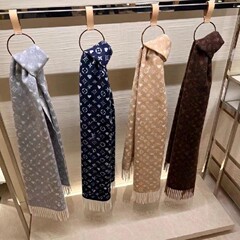 玻璃柜品质~新款爱心双面羊绒流苏围巾女秋冬季小LOGO字母披肩