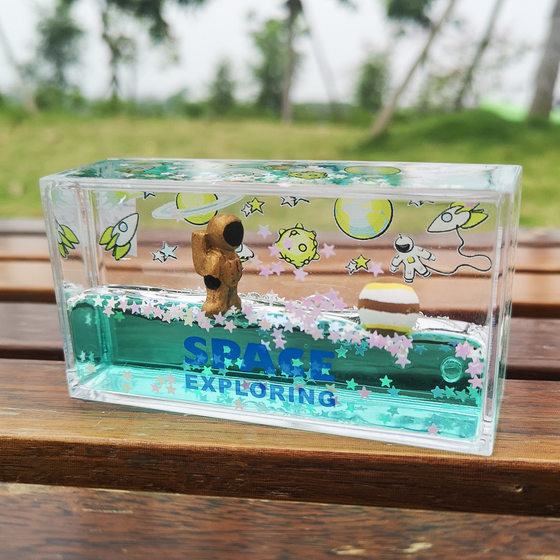 Tiktok Net red astronaut creative liquid quicksand floating ornaments spaceman living room home decorations small ornaments