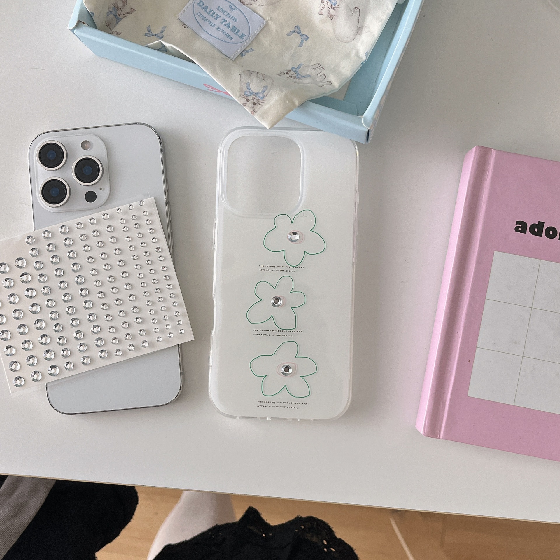 Flor de graffiti de personalidad simple para Apple 16Pro funda para teléfono iPhone 15PM pareja 14/13 nuevo 16PM