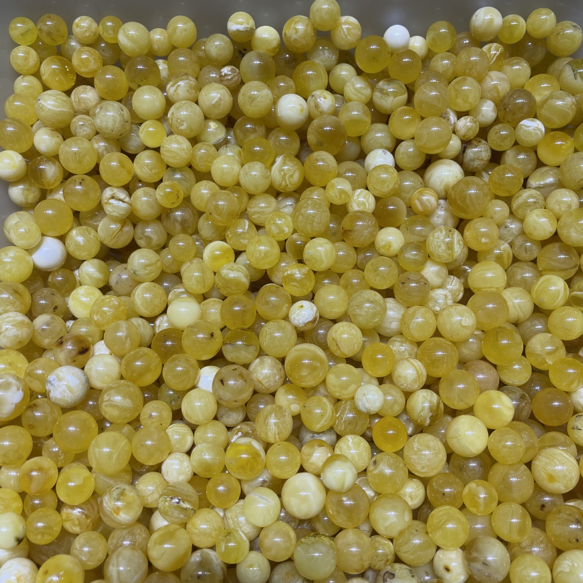 Factory Direct sales Exquisite amber beeswax natural white nectar round beads loose beads good quality wax rich matching style