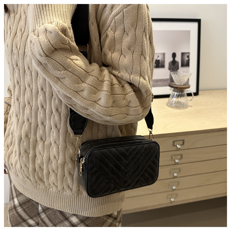 150g Weight Nylon Lining Material Sewing Thread Fashion Element Zipper Closure Type Single Shoulder Strap Strap Type Crossbody Bag Bags Type Casual, Daily, Shopping Occasion Pu Leather Material Solid Color, Lingge Pattern All Seasons Season Women's Gender Classic Style Style Square Shape Women's Pu Leather Solid Color Lingge Classic Style Sewing Thread Square Zipper Crossbody Bag 2