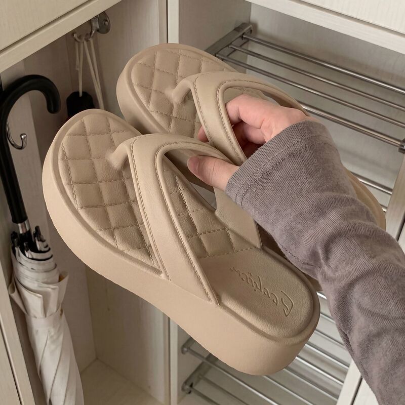 New thick-soled flip-flops for petite women, height-enhancing and slimming, 7cm thick sole, non-slip, soft sole, women's outdoor beach sandals New thick-soled flip-flops for petite women, height-enhancing and slimming, 7cm thick sole, non-slip, soft sole, women's outdoor beach sandals
