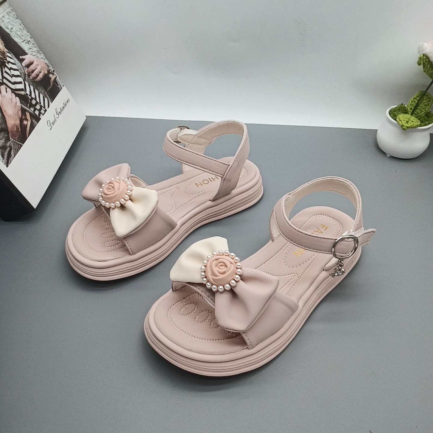 Princesa Ye Lin Xia Explosion 2025 Retro Mujer Tesoro 1-3-5 años Zapatos casuales a través de la red Zapatos de princesa de tendón de res antideslizante