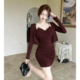 连衣裙;时尚休闲套装;女式衬衫