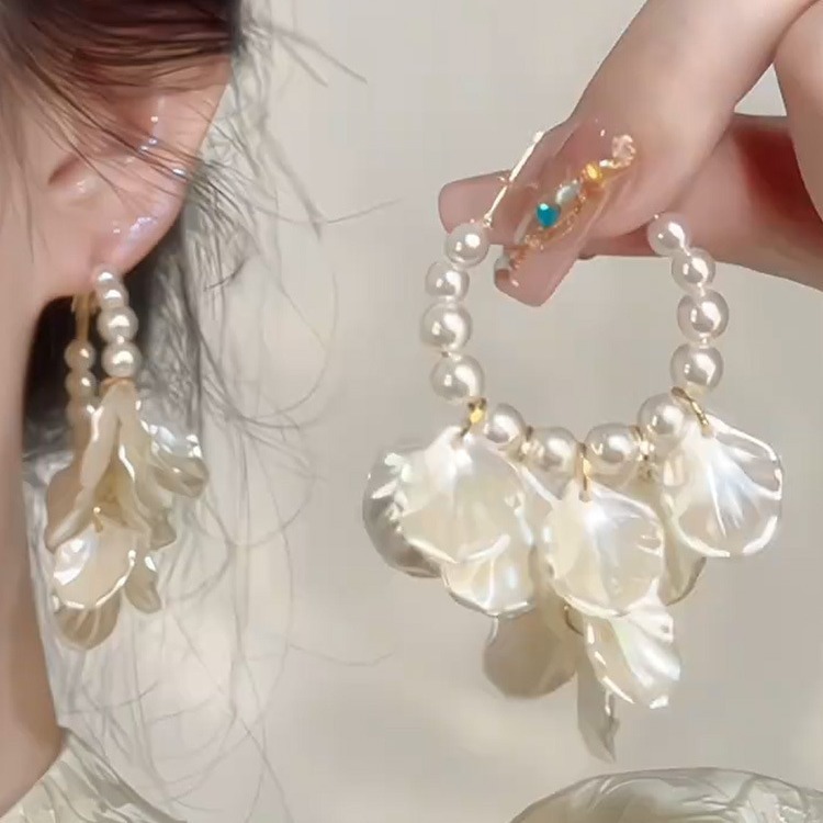 フランスのレトロな白い花の花びらの耳輪のフリンジの長いイヤリングの高級感の真珠のイヤリングの女性の超仙のピアス|undefined