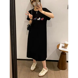 女式T恤;连衣裙