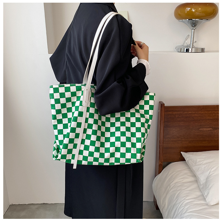 Retro Canvas Bag Checkerboard Bag Autumn Tide Fashion Portable Tote Bag display picture 8