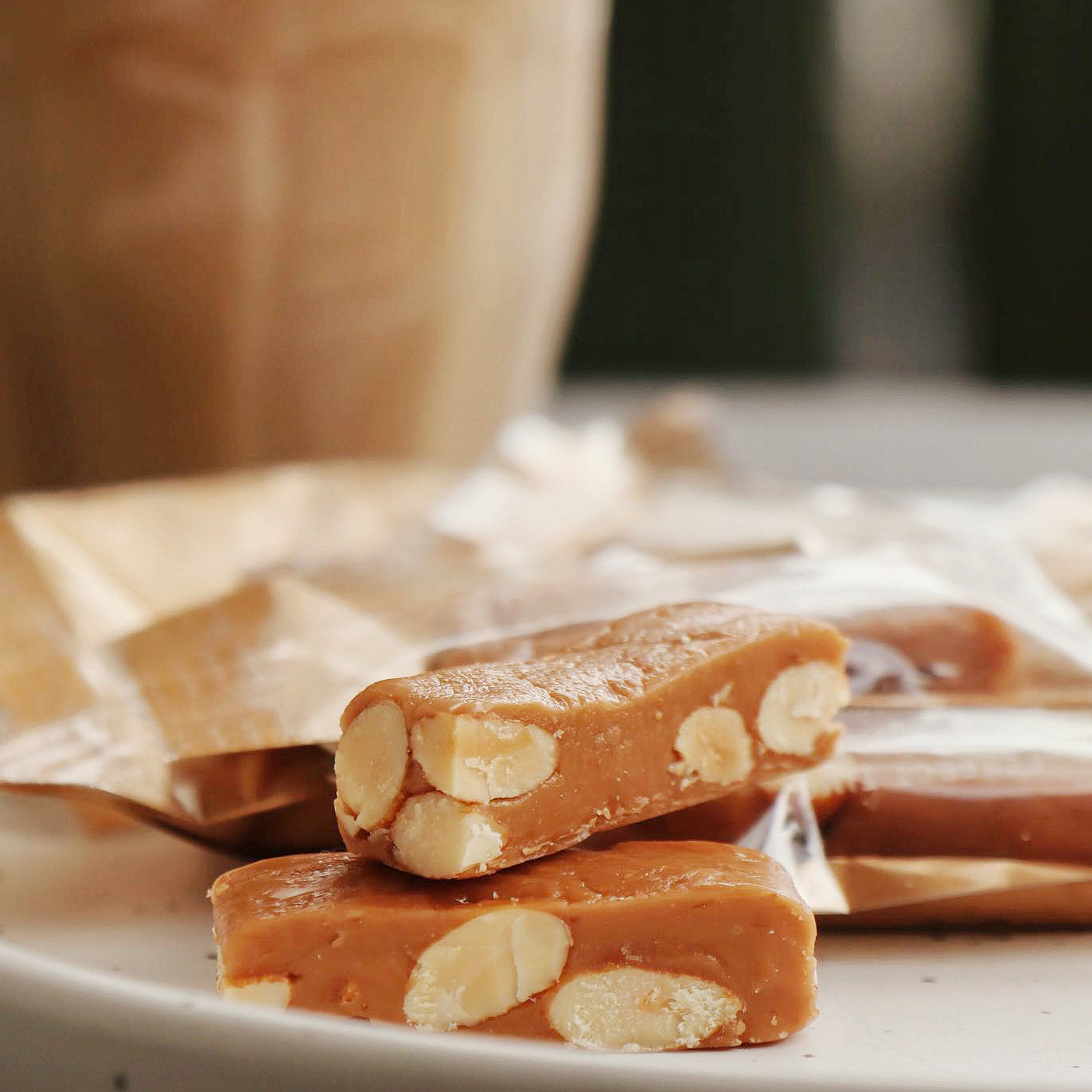 Handmade Caramel Sea Salt Almond Brittle Candy Bulk Snack New Year Gifting Loose Bag Wholesale