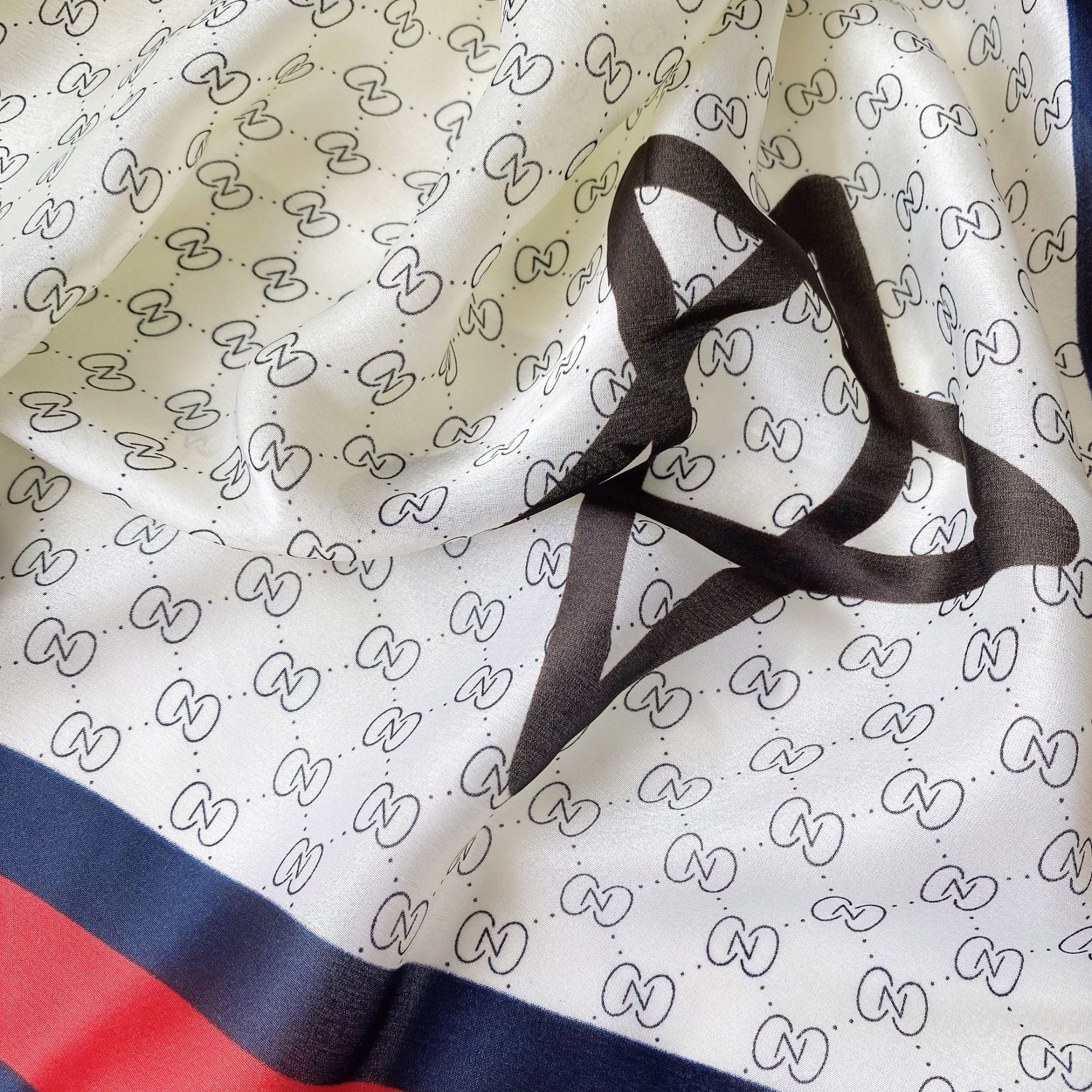 Primavera y verano nuevo estilo coreano Magnolia elegante bufanda de seda artificial de las mujeres chal decorativo elegante protector solar Toalla de playa