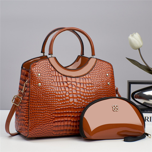 Handbag with python pattern, mother and daughter style, shiny leather platinum bag, fashionable unidirectional shoulder and crossbody bag for women.