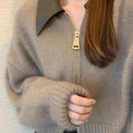 AMH拼接皮领双拉链针织衫毛衣女2023秋冬新款软糯别致复古上衣