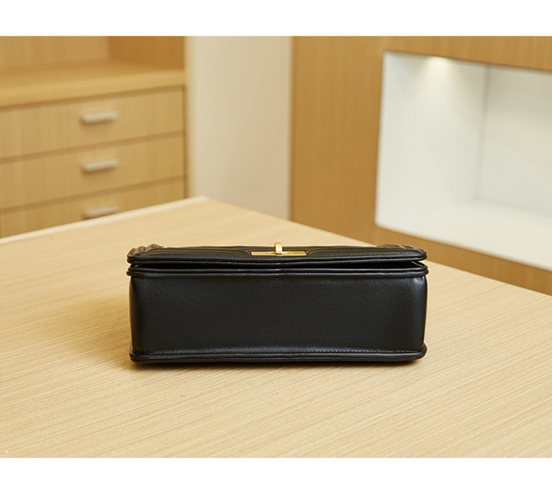 Light Luxury High end Women's 2024 New Small Xiangling Grid Chain Fashionable and Versatile Western Style One Shoulder_voghion.com