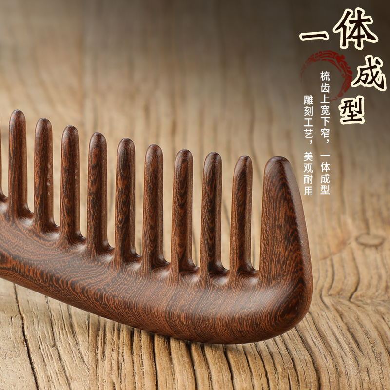 新型の黒金檀木櫛は木を整えて一体を厚くして彫刻します。|undefined