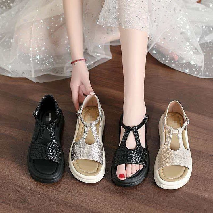 Aumentar la altura de las sandalias retro casuales cómodas con una base gruesa para las mujeres 2026 verano nuevo versátil con una base suave sandalias romanas
