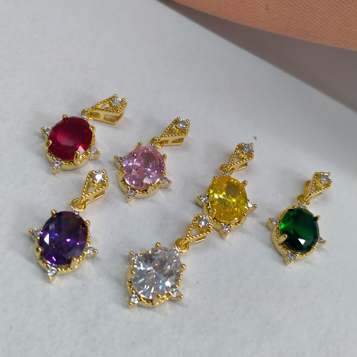 Pendant with zircon