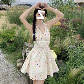 法式甜美彩虹气质波点挂脖连衣裙夏季新款收腰度假短裙显瘦裙子