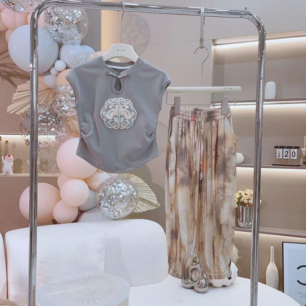 Traje para niñas 2024 verano nuevo estilo de moda nacional sin mangas para niñas de mediana edad y grandes pantalones de chaleco para niños de dos piezas ropa del tesoro femenino verano