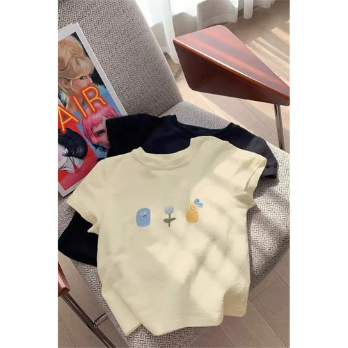 Turns heads everywhere! Japanese-style milky-soft pastel yellow short-sleeve T-shirt for women—2025 summer, perfectly balanced shoulders, and a figure-flattering top.