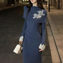 2025秋季新款绣影格调早秋修身连衣裙刺绣披肩包臀鱼尾针织裙长裙