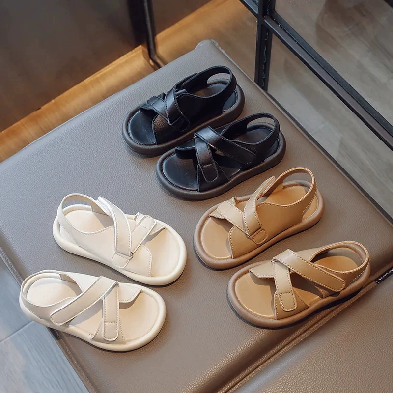 Детские кожаные сандалии, летние модные Универсальные сандалии для мальчиков 1 года, 2 женские нескользящие 3 пляжные туфли с мягким дном, в наличии, для детей 4-5-6 лет