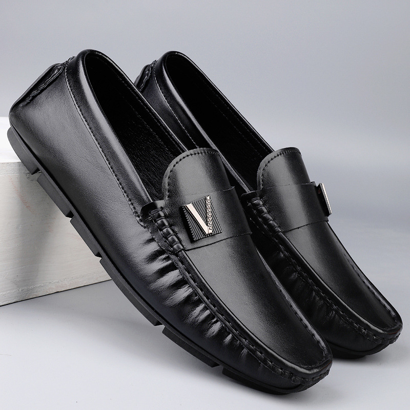 Zapatos de hombre de cuero real 2025 nuevos zapatos de negocios británicos transpirables con suela suave zapatos casuales perezosos con un pie zapatos para hombre