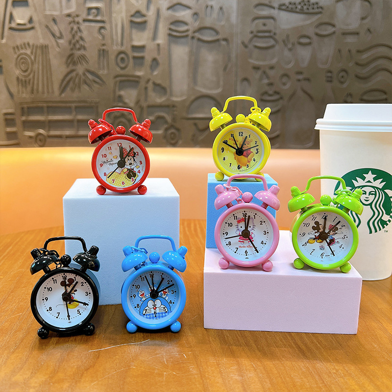 Creativo mini reloj de alarma llavero dibujos animados lindo coche pareja exquisita bolsa colgante pequeño regalo