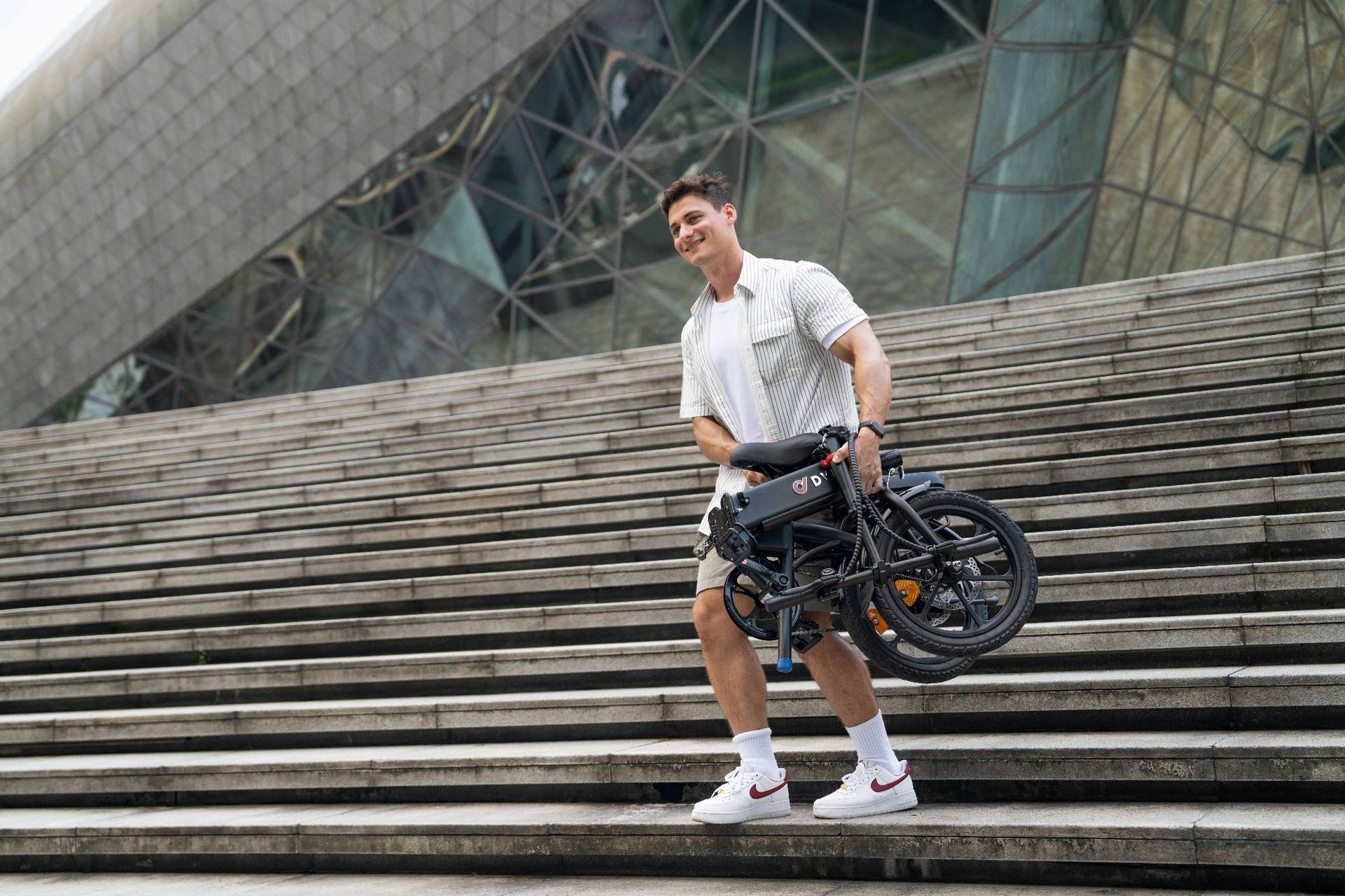 Cross-border wholesale from Dayu Factory: New lithium battery long-range folding electric assist bicycle for men and women