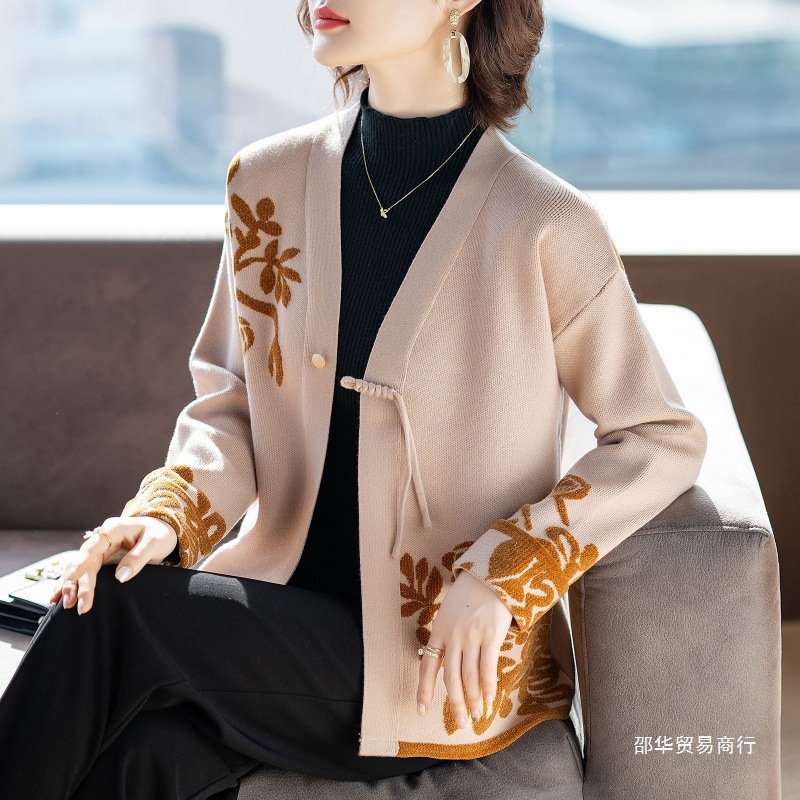 새로운 2024 옷 봄과 가을 중년 여성의 어머니 가을 코트 니트 카디건